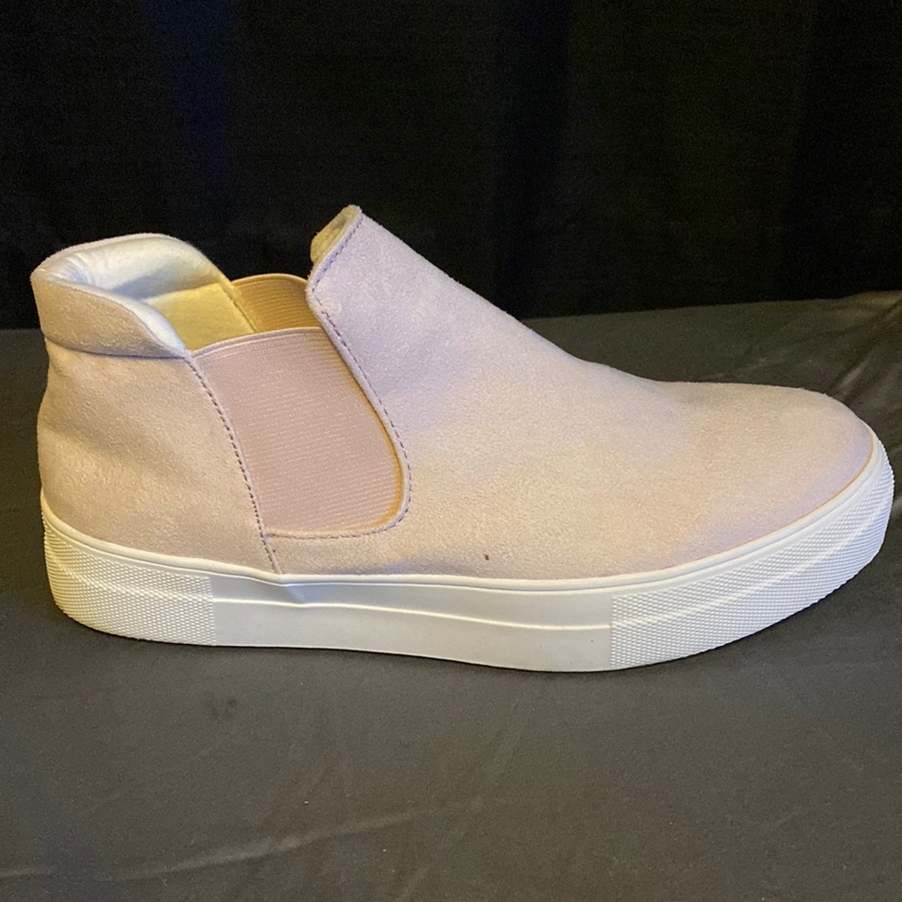 Soda Baby pink Suede ankle Bootie size 8